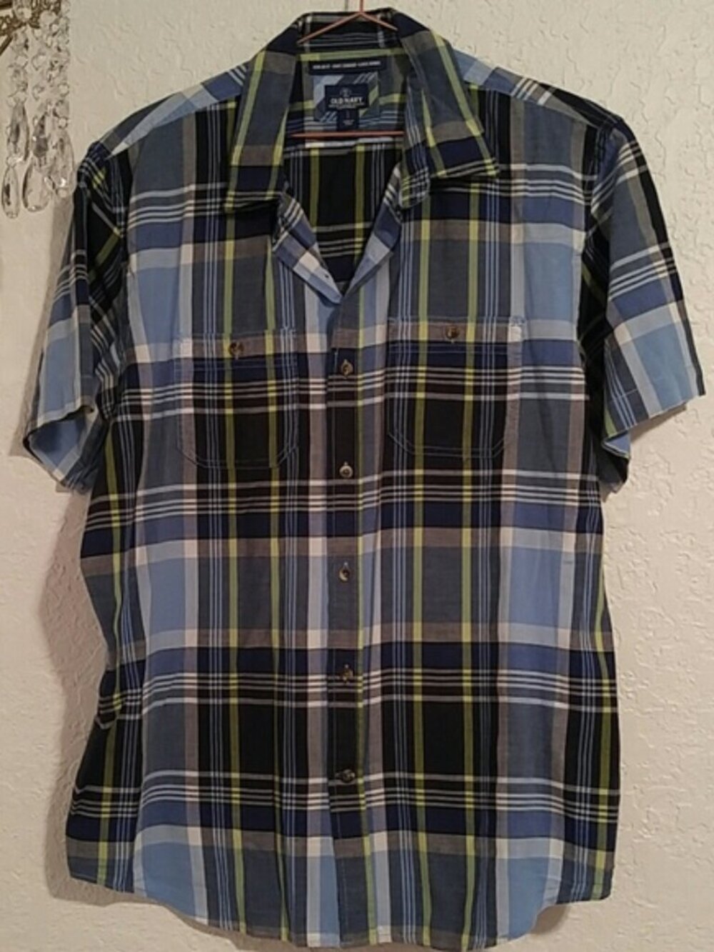 Old Navy SZ L Regular Fit Short Sleeve Plaid Rounded Hem Shirt